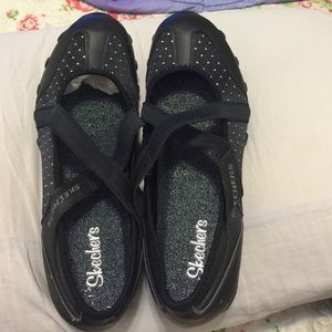 Selling them they don't fit me . I never wore them